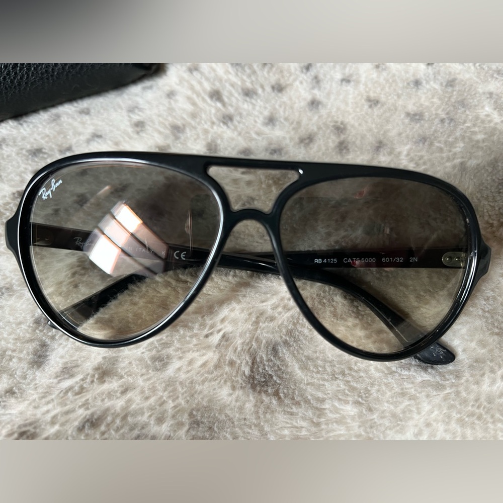 Ray-Ban Classic Black Aviators - Picture 2 of 5